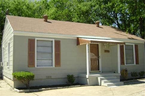 3rd image of 2333 Chandler Dr W