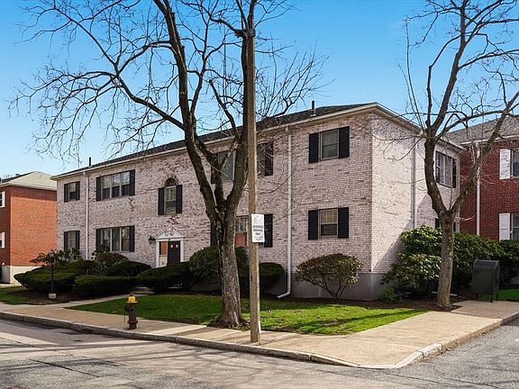 2nd image of 207 Lake Shore Rd APT 2