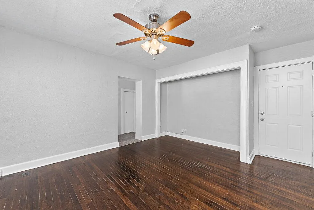 Affordable, Vintage Studio Apartment - Near The Plaza — Photo 4