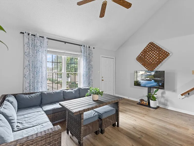 2672 Hitchcock Dr — Photo 12