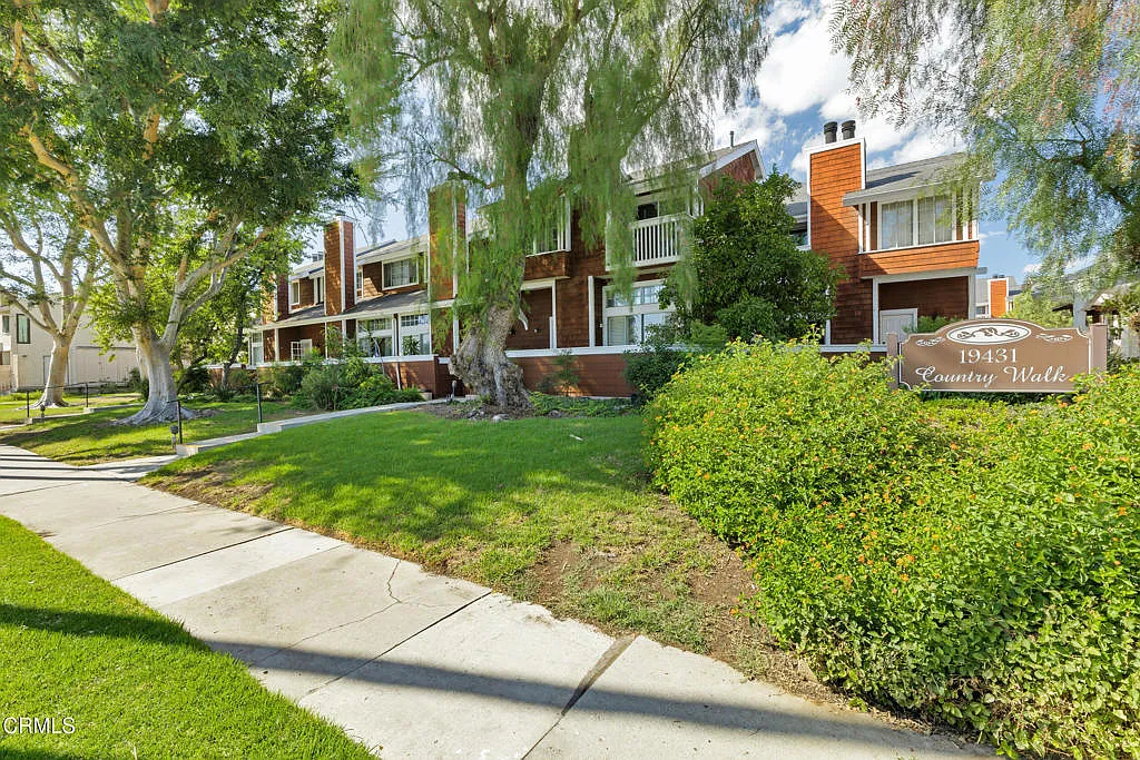 2 bed, 1.5 bath, 1058 sqft, $2,650 — Photo 2