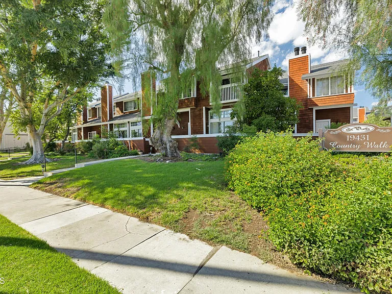 19431 Sherman Way #6 — Photo 2