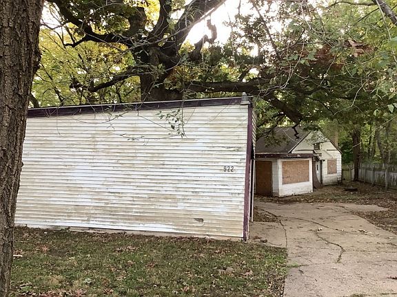5th image of 922 Kishwaukee St