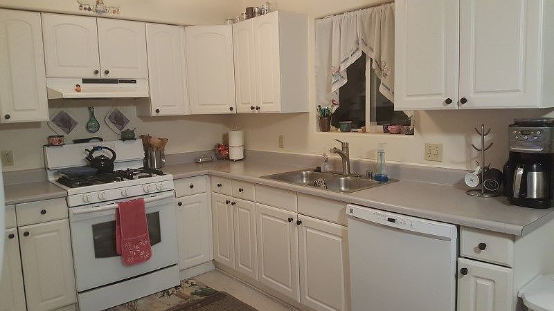 2nd image of 1620 Oak St APT A
