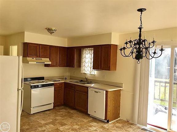2nd image of 27020 Campau Ln