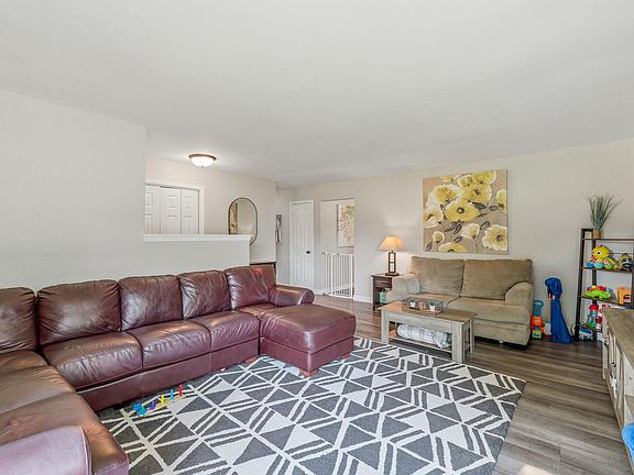 4th image of 698 Martin Ave