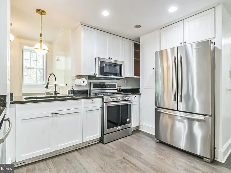 1750 16th St NW #13 — Photo 5
