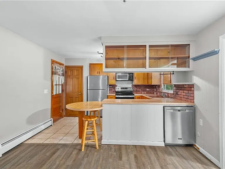 51 Ambrose St — Photo 20