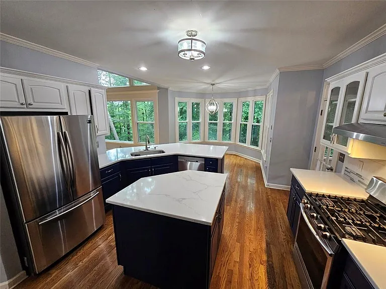 430 Eastbourne Way — Photo 3