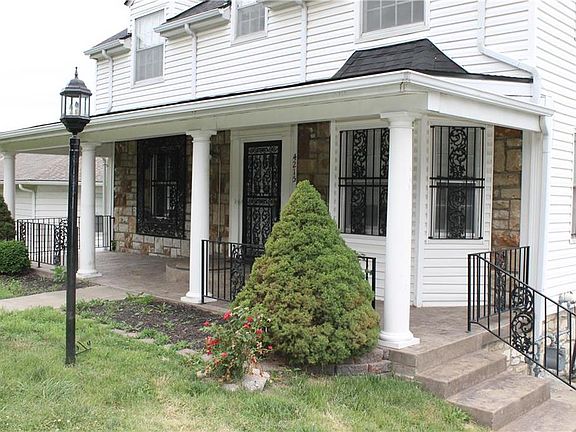3rd image of 4215 Gladstone Blvd