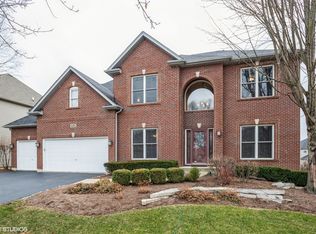 535 Cole Dr, South Elgin, IL 60177