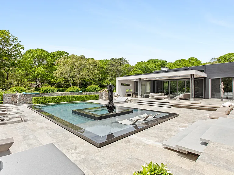 2 Merriwood Dr — Photo 1