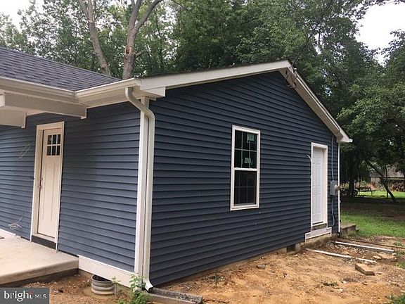2nd image of 185 W Park Dr
