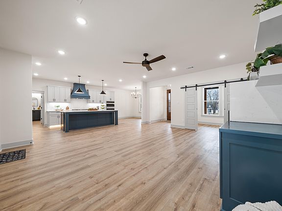 5th image of 248 Cromwell Ct