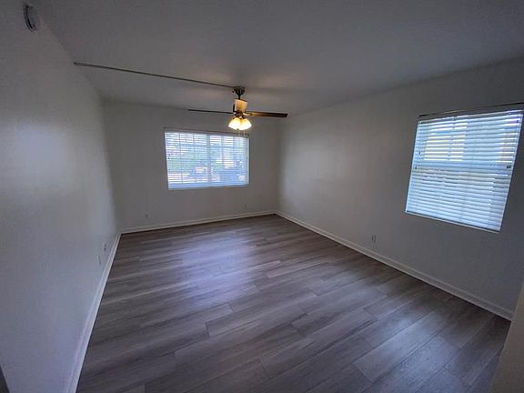 5th image of 102 N Lakeside Dr APT 1