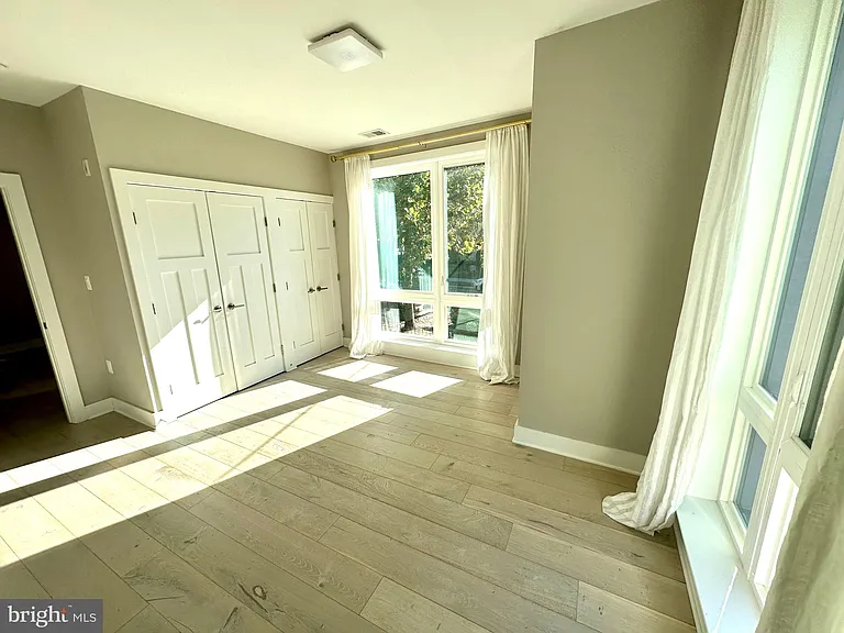 2900 12th St NE #102 — Photo 9