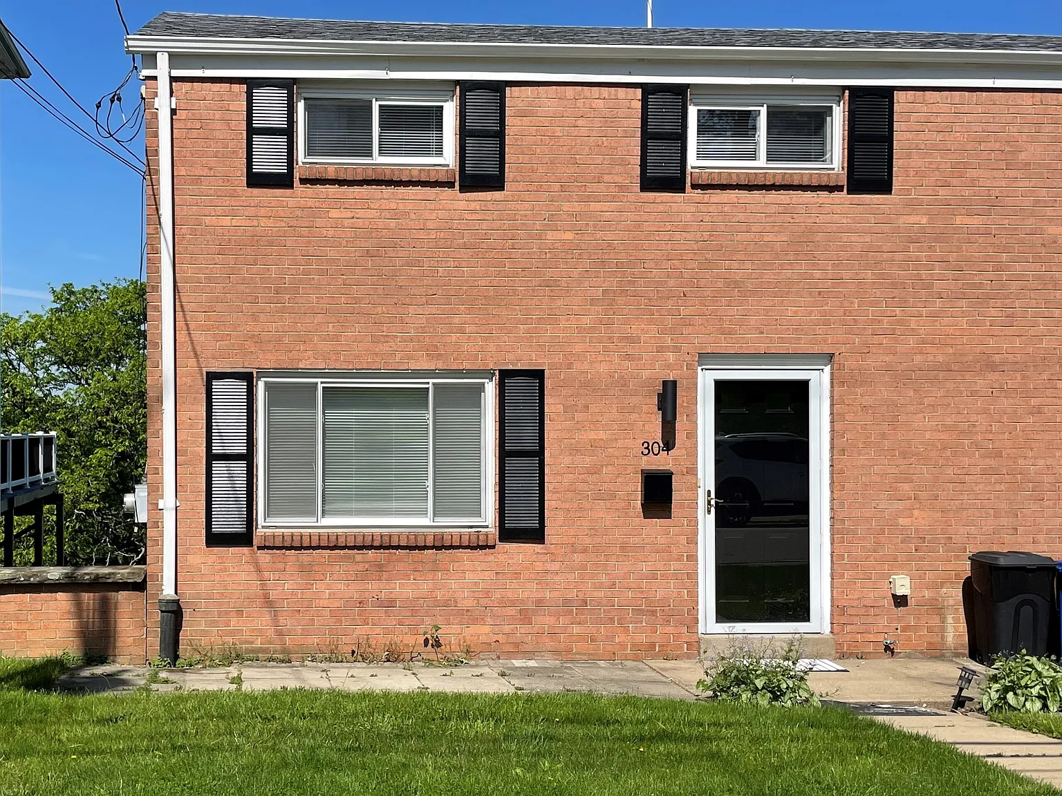 304 Oneida St photo 1