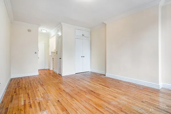 Rented by Anchor Associates | media 2