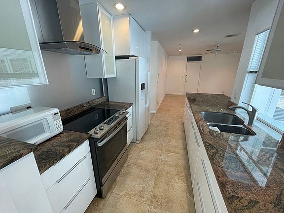 5th image of 11261 NW 42nd St