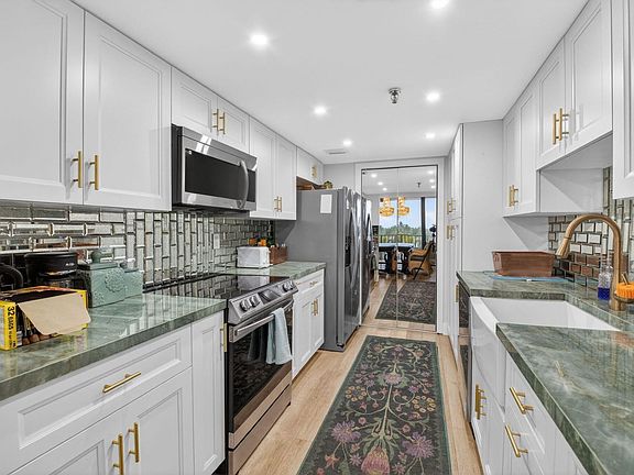 5th image of 899 Jeffery St #5100