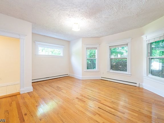 4th image of 16 Llewellyn Rd Floor 1