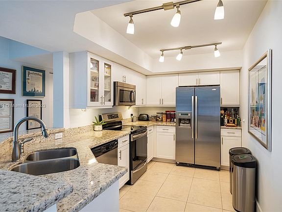 3rd image of 1900 Sunset Harbour Dr #1007