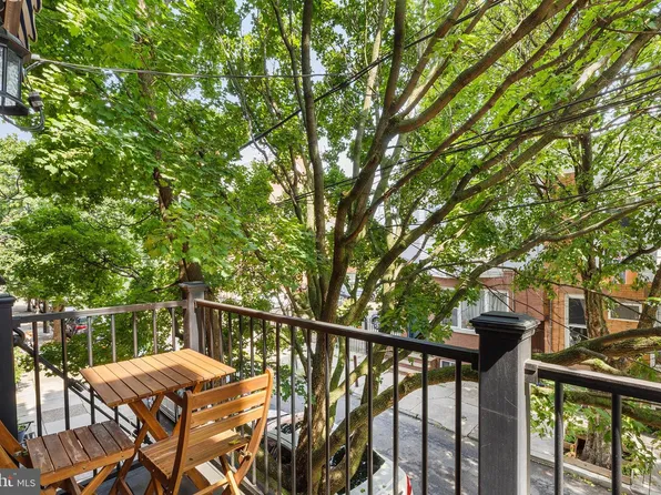 908 Greenwich St, Philadelphia, PA 19147
