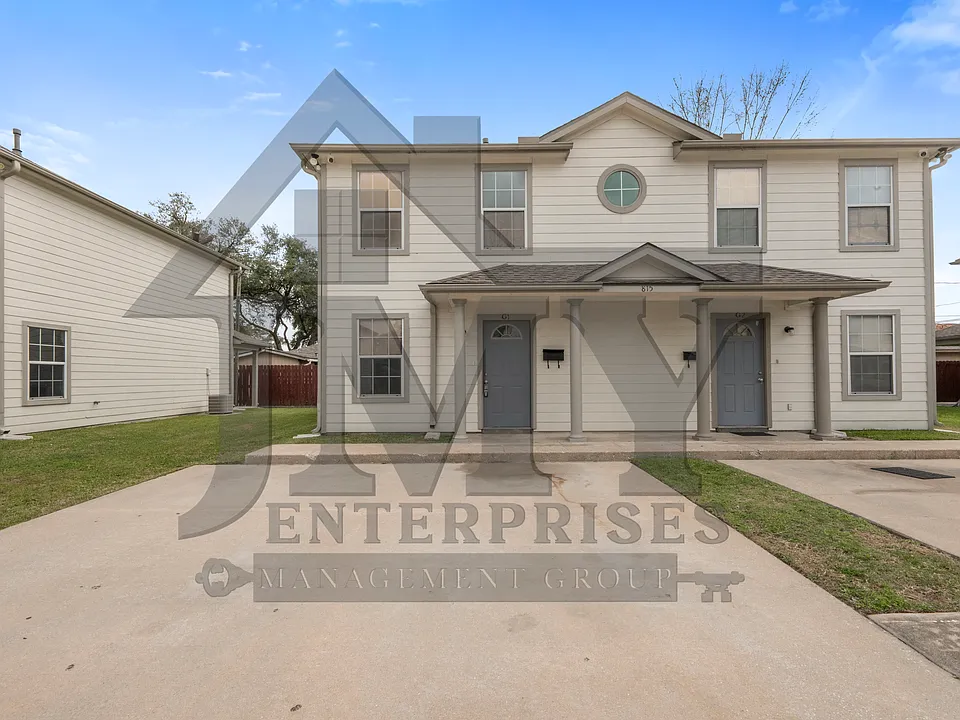 815 Cravens St #F2