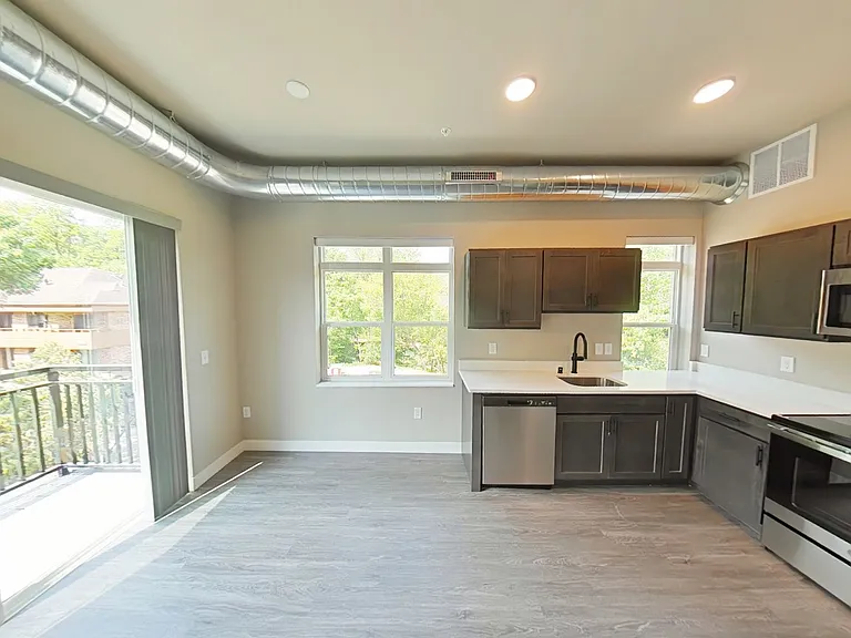 Beaverbrook Apartments — Photo 58