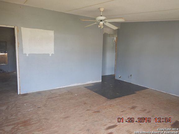 5th image of 165 De La Garza Ln