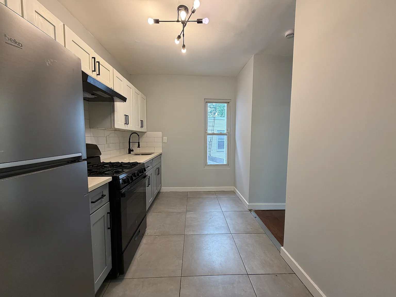 4 bed, 1.5 bath, 1000 sqft, $2,000 — Photo 4