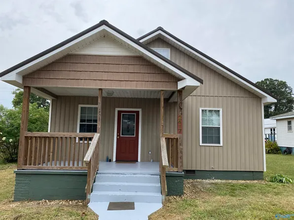 2417 Hackberry St, Guntersville, AL 35976