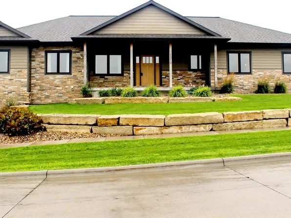 1310 W 50th St, Kearney, NE 68845