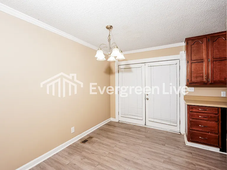 2657 Laburnum Dr — Photo 5