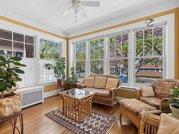 5th image of 805 Hinman Ave #1