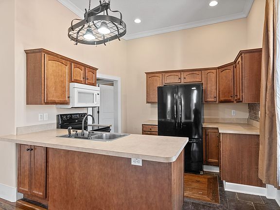 5th image of 139 Franklin St #B