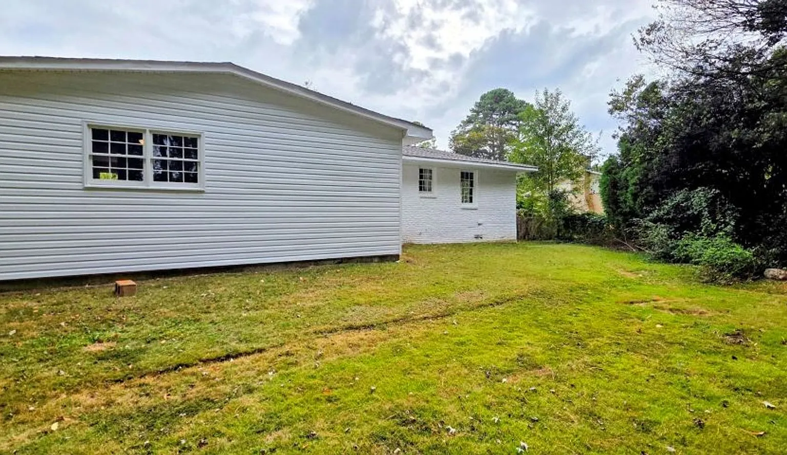Large Family Home - Move In Ready! — Photo 3