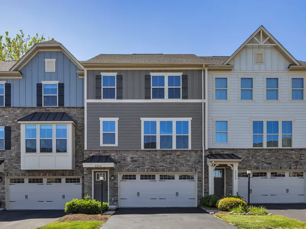 6004 Augusta Ln, Jeannette, PA 15644