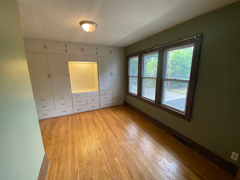 333 N Foster Ave — Photo 11
