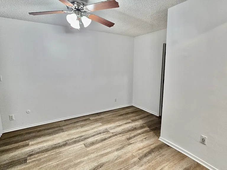 Vista Garden Apartments — Photo 9