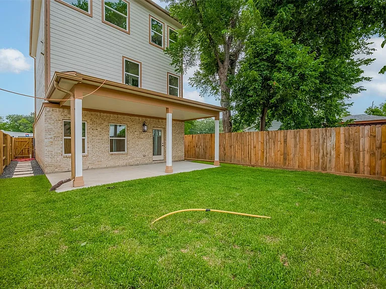 2206 Hoskins Dr — Photo 6