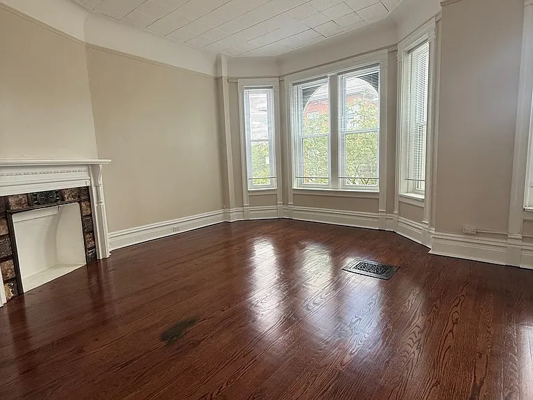 2451 W Jackson Blvd — Photo 4