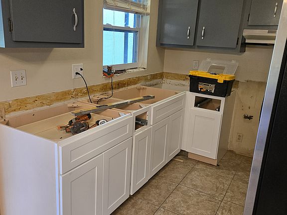 4th image of 354 NE Floresta Dr
