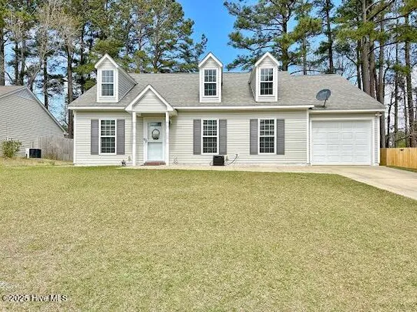 203 E Lakeridge Landing, Jacksonville, NC 28546
