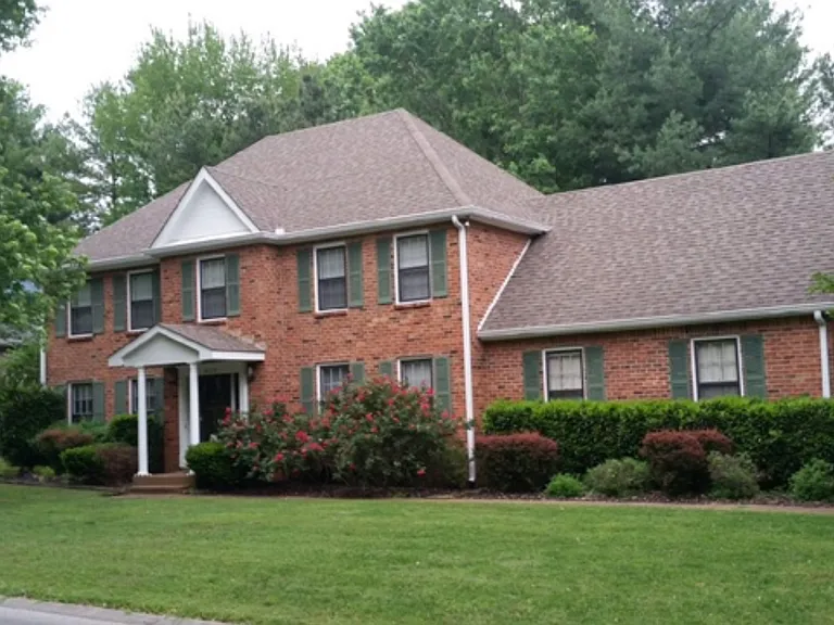 637 Sugartree Ln — Photo 2