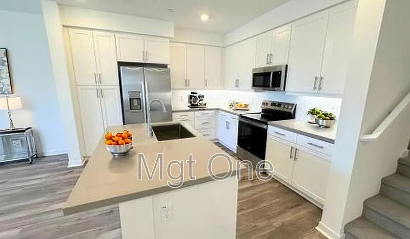 2 bed, 2.5 bath, 1300 sqft, $2,895 — Photo 3
