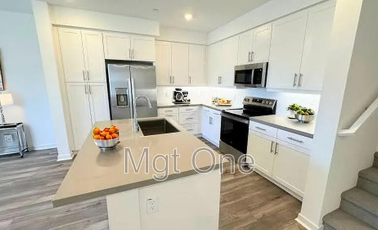 6111 Victoria Way #107 — Photo 3