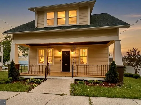 317 E 1st Ave, Charles Town, WV 25414