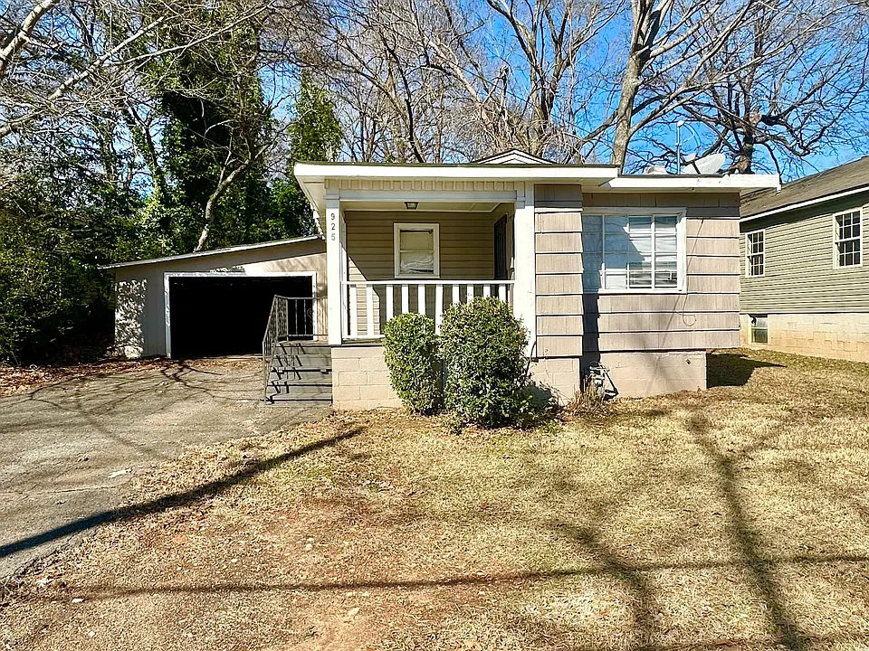 925 Woodward Rd