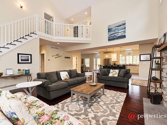 Living Room / Dining Room